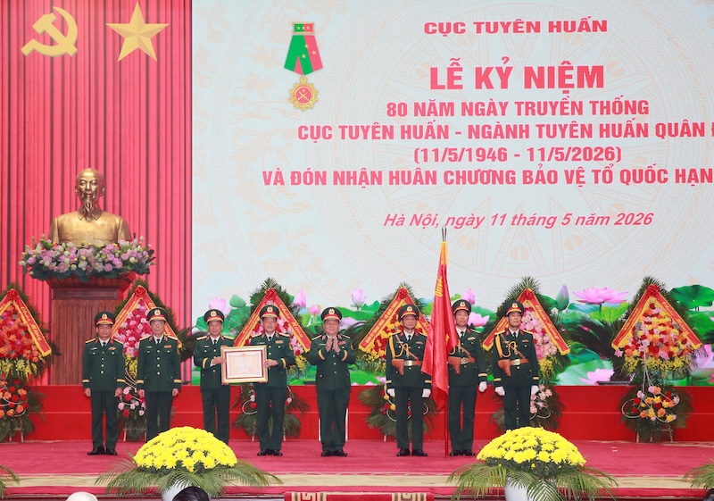 Cục Tuyên huấn đón nhận Huân chương Bảo vệ Tổ quốc hạng Nhất -0