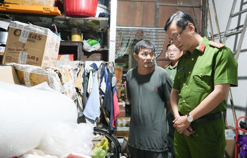 Bắt tạm giam đối tượng sản xuất, buôn bán nước hoa giả -0
