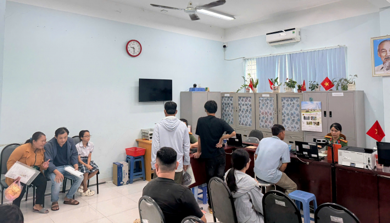 Tất cả vì sĩ tử: Công an TP Hồ Chí Minh tăng tốc cấp căn cước cho học sinh -3