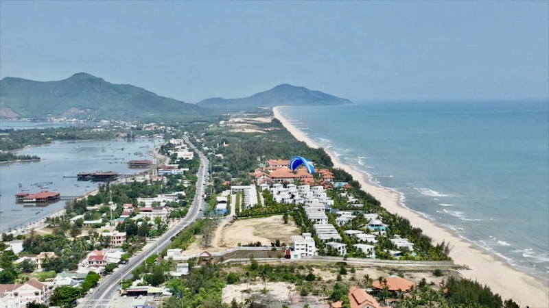 Nỗi buồn âm ỉ những bãi biển miền Trung Kỳ cuối: Để biển đẹp không chỉ trên giấy -0