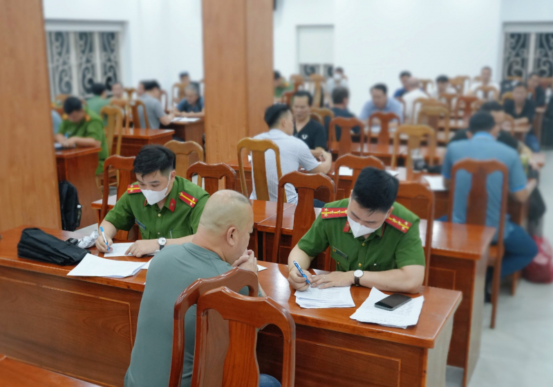 Công an TP Hồ Chí Minh tiếp nhận 33 công dân Việt Nam bị Hoa Kỳ trục xuất  -4