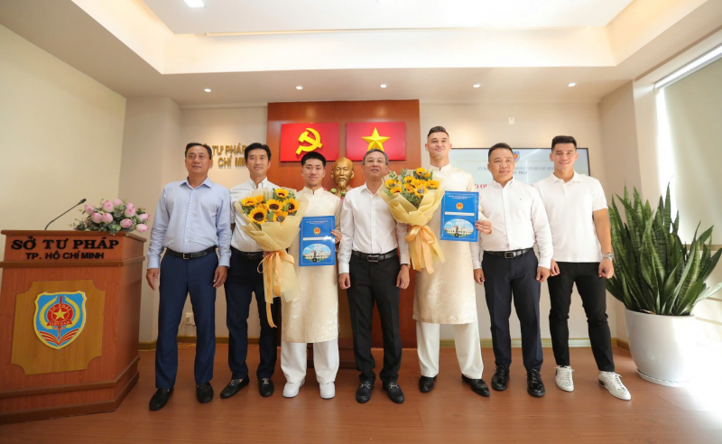 Hai cầu thủ Việt kiều Khoa Ngô và Lê Giang Patrik nhận quốc tịch Việt Nam -2