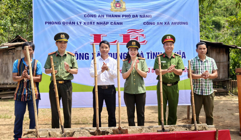 Xây dựng nhà tình nghĩa cho hộ nghèo Cơtu ở vùng biên giới Đà Nẵng -0