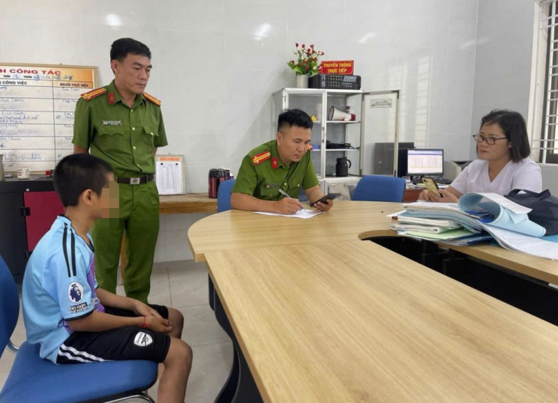 Vào cuộc xử lý vụ việc cháu trai bị bố và mẹ kế  bạo hành -0
