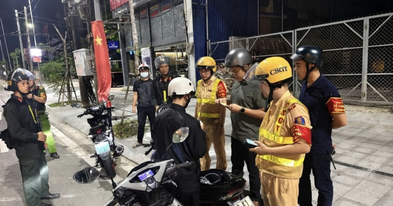 “Tổ tuần tra thanh niên” góp phần giữ gìn an ninh, trật tự Cố đô Huế về đêm -0