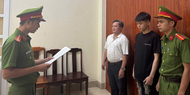 “Tổ tuần tra thanh niên” góp phần giữ gìn an ninh, trật tự Cố đô Huế về đêm -0
