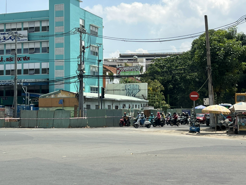 TP Hồ Chí Minh triển khai hàng loạt giải pháp kéo giảm ùn tắc giao thông -0