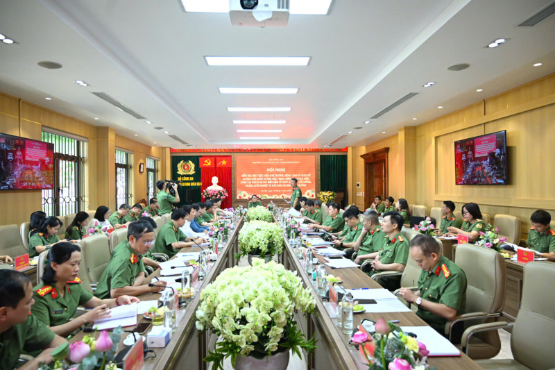 Thứ trưởng Lê Quốc Hùng: Chuẩn bị tuyệt đối an toàn công tác đào tạo, bồi dưỡng, huấn luyện lực lượng bảo đảm an ninh hàng không -0