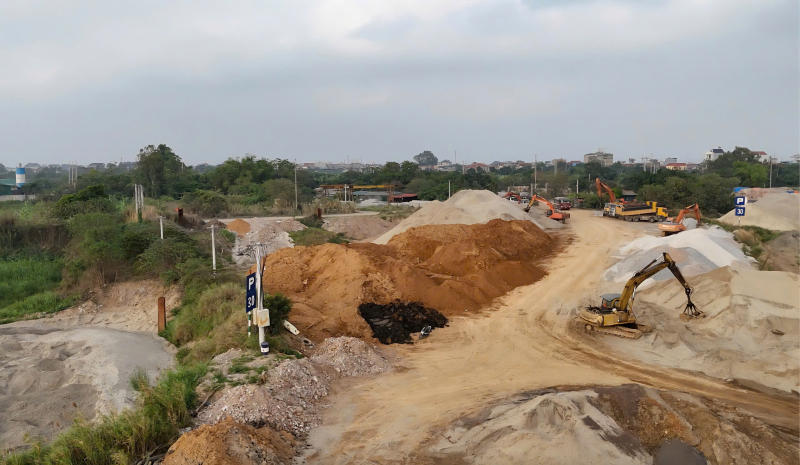 Hà Nội: Chính quyền siết chặt bến bãi, trạm trộn không phép dọc bãi sông -0