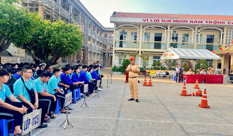 Công an Cà Mau dựng xây văn hóa giao thông từ học đường -0
