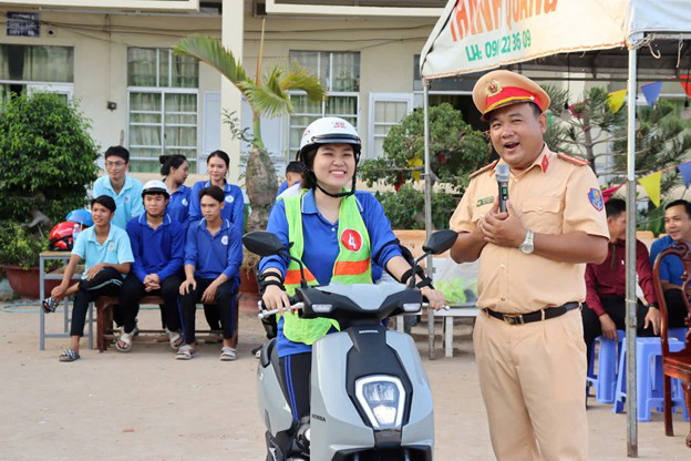 Công an Cà Mau dựng xây văn hóa giao thông từ học đường -0