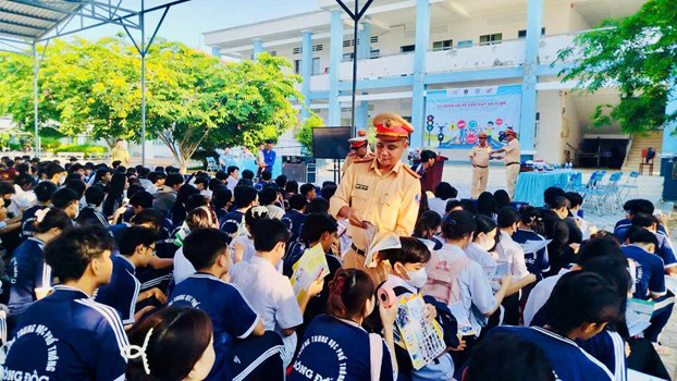 Công an Cà Mau dựng xây văn hóa giao thông từ học đường -1