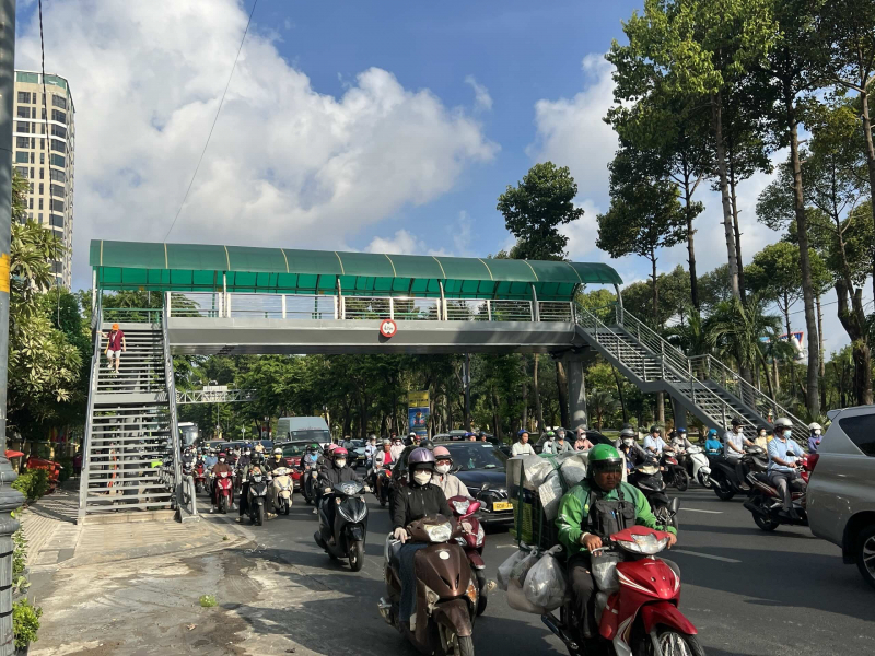 TP Hồ Chí Minh triển khai hàng loạt giải pháp kéo giảm ùn tắc giao thông -0