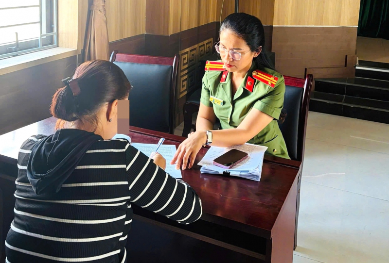 Mua bán trái phép tài khoản ngân hàng, 7 cá nhân bị xử phạt 370 triệu đồng -0
