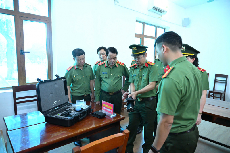 Thứ trưởng Lê Quốc Hùng: Chuẩn bị tuyệt đối an toàn công tác đào tạo, bồi dưỡng, huấn luyện lực lượng bảo đảm an ninh hàng không -0