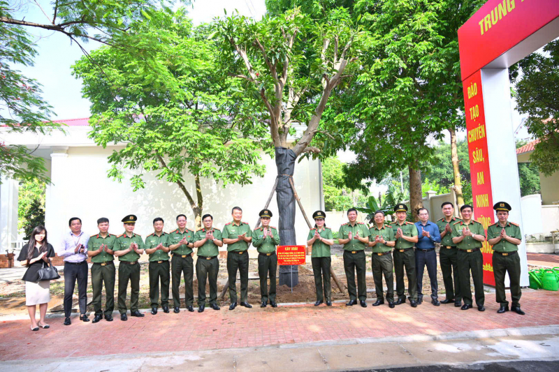 Thứ trưởng Lê Quốc Hùng: Chuẩn bị tuyệt đối an toàn công tác đào tạo, bồi dưỡng, huấn luyện lực lượng bảo đảm an ninh hàng không -0