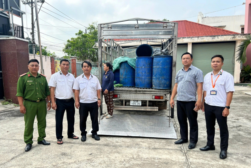 TP Hồ Chí Minh: Liên tiếp phát hiện, tiêu hủy hàng tấn sản phẩm động vật không rõ nguồn gốc -1