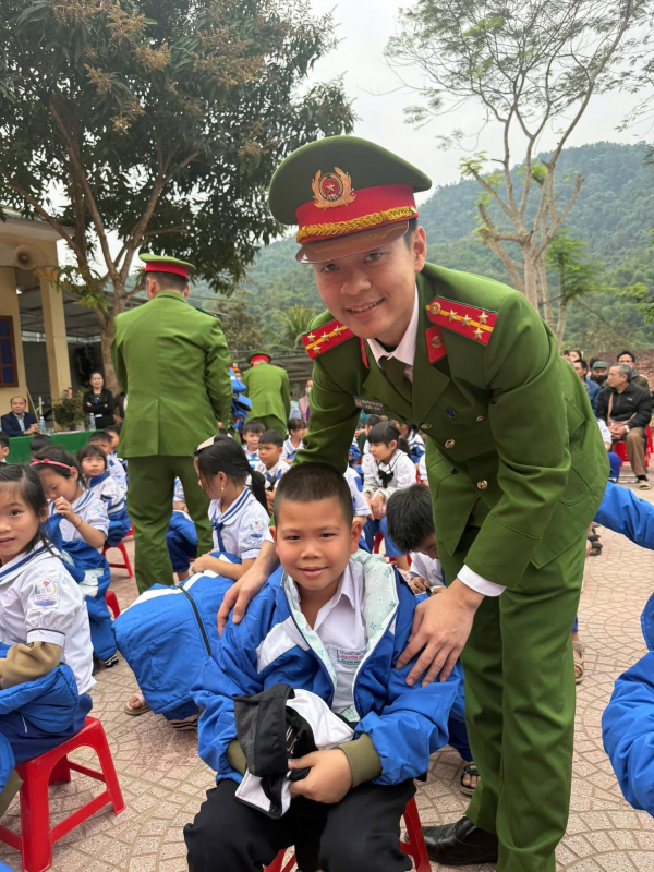 Đại uý Nguyễn Hữu Quyết, người cán bộ đoàn nhiệt huyết với các hoạt động xã hội -0