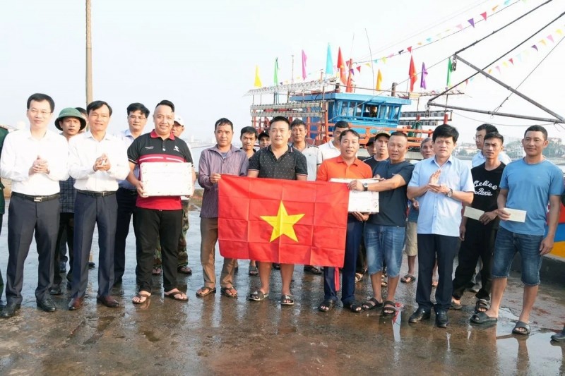 Hỗ trợ ngư dân yên tâm bám biển bảo vệ ngư trường -0