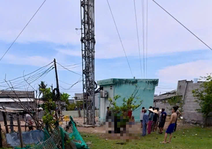 Điều tra vụ người đàn ông nghi bị rơi từ cột ăng ten viễn thông xuống đất -0