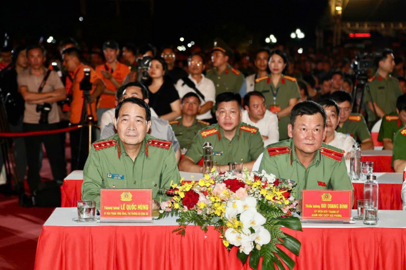 Sôi động Gala “Tổ quốc bình yên – Hải Phòng rực sáng” -0