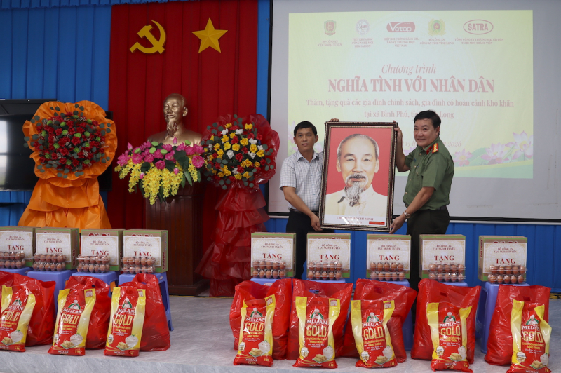 Cục Ngoại tuyến tổ chức chương trình “Nghĩa tình với nhân dân” tại tỉnh Vĩnh Long -0