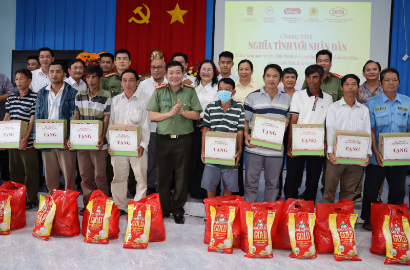 Cục Ngoại tuyến tổ chức chương trình “Nghĩa tình với nhân dân” tại tỉnh Vĩnh Long -1