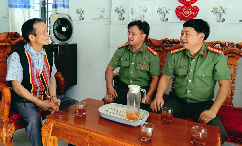 Ơn Đảng, ơn Bác Hồ - Mạch sống chảy mãi giữa đại ngàn Trường Sơn -0