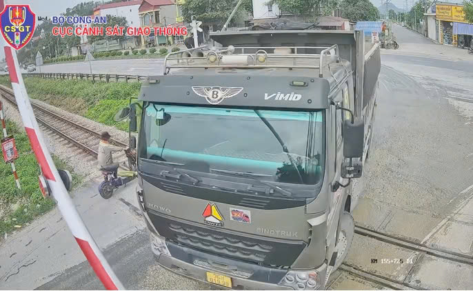 Hàng trăm trường hợp vi phạm an toàn giao thông đường sắt bị xử phạt trong một ngày -0