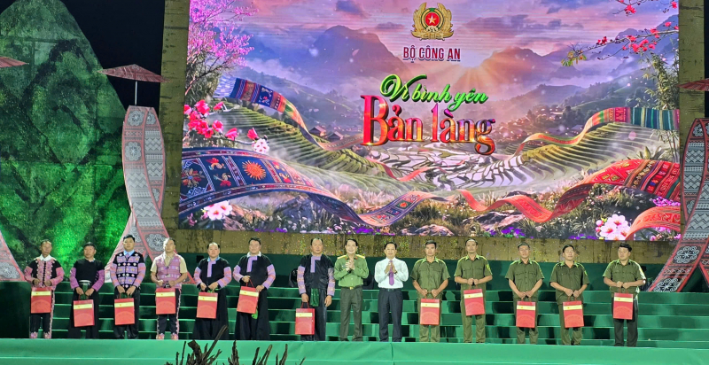 “Vì bình yên bản làng” sẽ được lan tỏa, trở thành điểm sáng trong công tác dân vận, tuyên truyền của lực lượng Công an -0