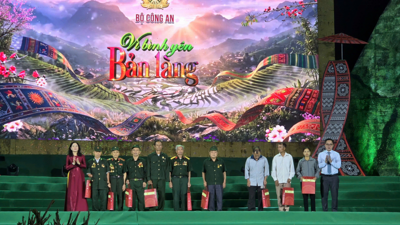 “Vì bình yên bản làng” sẽ được lan tỏa, trở thành điểm sáng trong công tác dân vận, tuyên truyền của lực lượng Công an -0