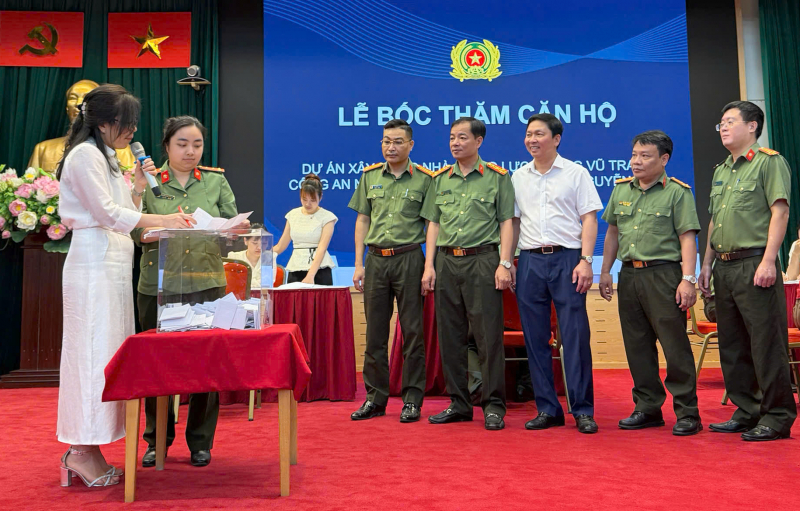 Công khai, minh bạch trong ngày bốc thăm nhà ở xã hội dành cho lực lượng CAND -1