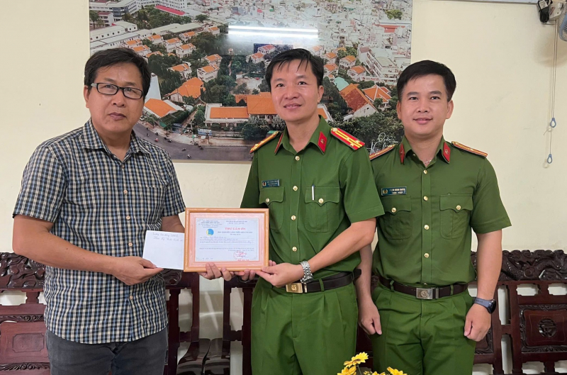 Cao đẳng CSND II tặng quà người già, các em thiếu nhi có hoàn cảnh khó khăn -0